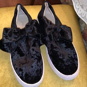 J/slides New York black crushed velvet bows 7.5